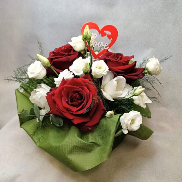 Rose rosse, Tulipani e Lisianthus